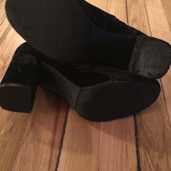 Mia - Picture 2 of 6